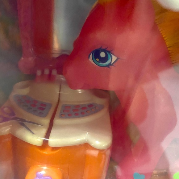 MY LITTLE PONY G3 VTG 2003 CELEBRATION SALON w/AMBERLOCKS & 3 MORE PONY FIGURES - Picture 4 of 16